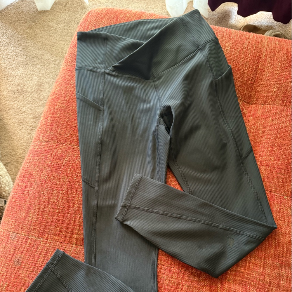 Fabletics brand new ribbed Leggings